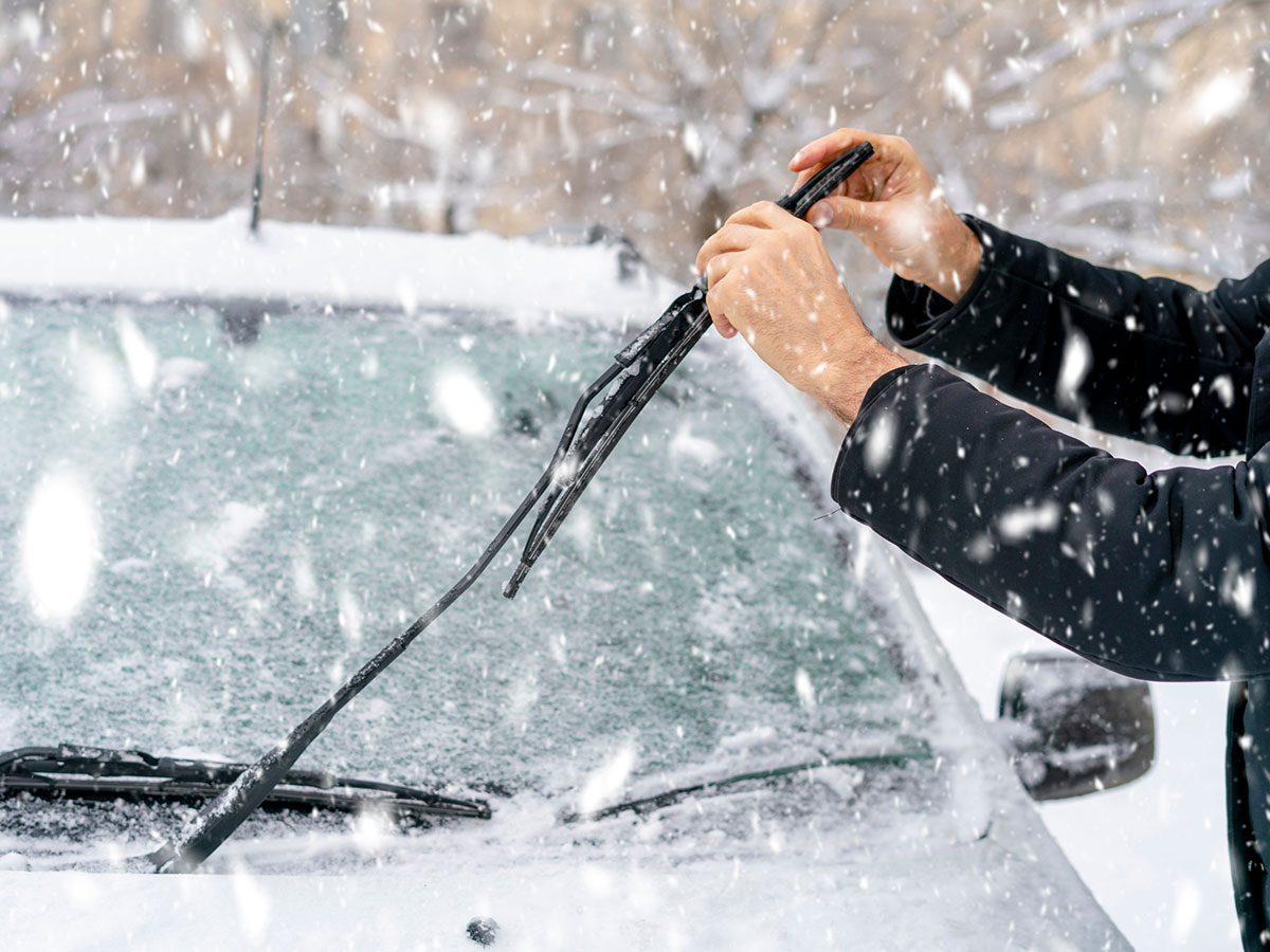 Guide de survie pour automobilistes bloqués sous la neige