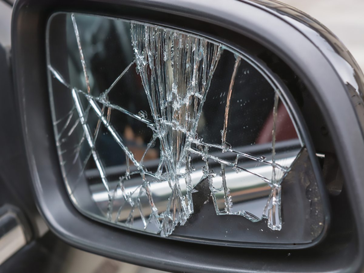 Comment changer une glace chauffante miroir de rétroviseur extérieur  électrique d'un véhicule auto ? 