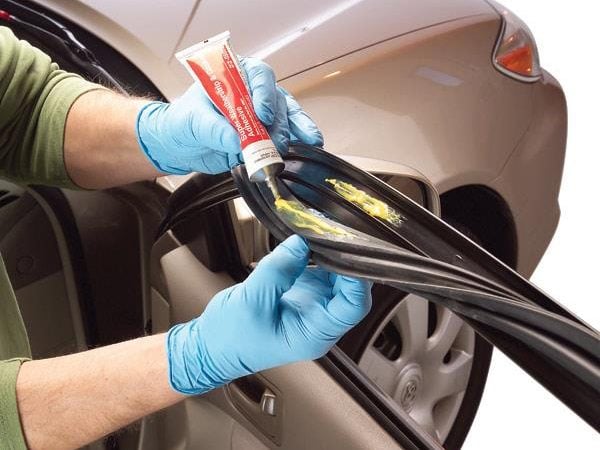 Comment réparer correctement les joints de porte de voiture