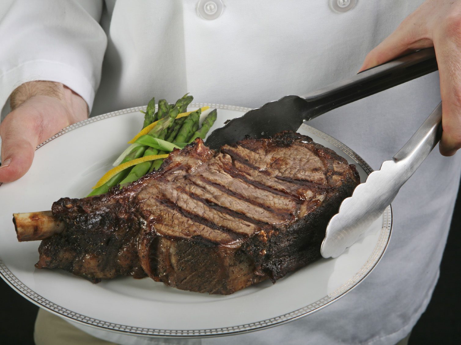 4e secret de cuisson pour un steak réussi: évaluer manuellement votre cuisson