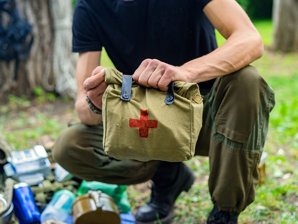 Incontournable en camping: la trousse de premiers soins.