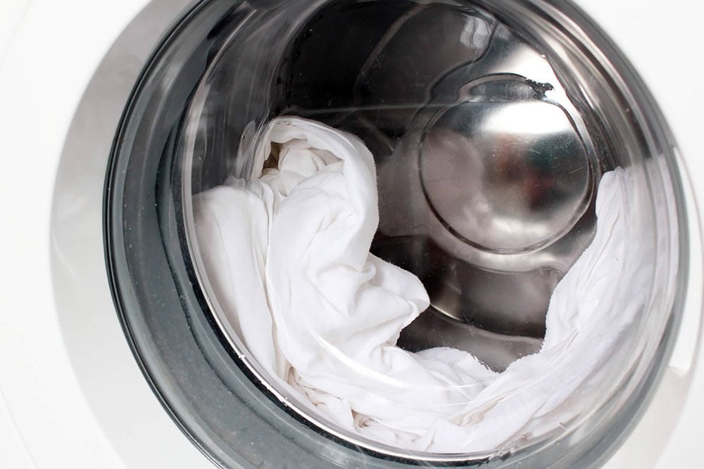 Faites sécher votre linge à l'air libre plutôt qu'à la sécheuse pour ne pas endommager vos vêtements.