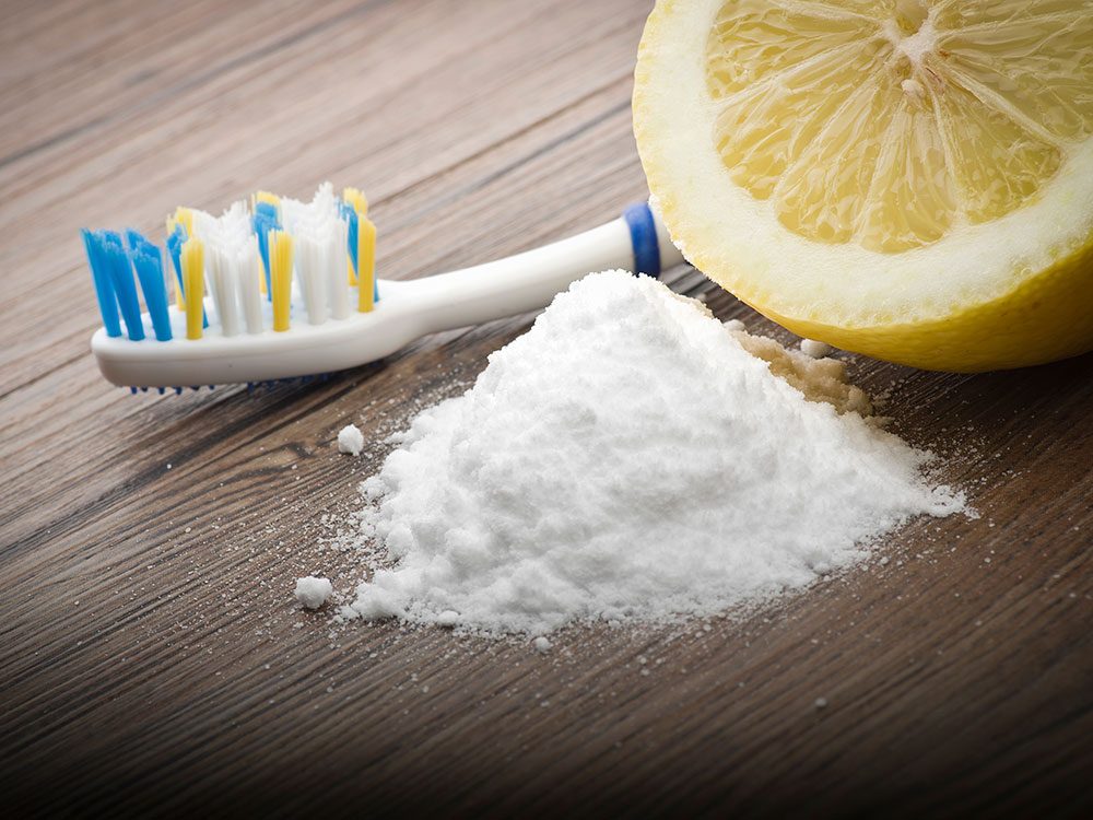 10 techniques pour blanchir vos dents naturellement à la maison