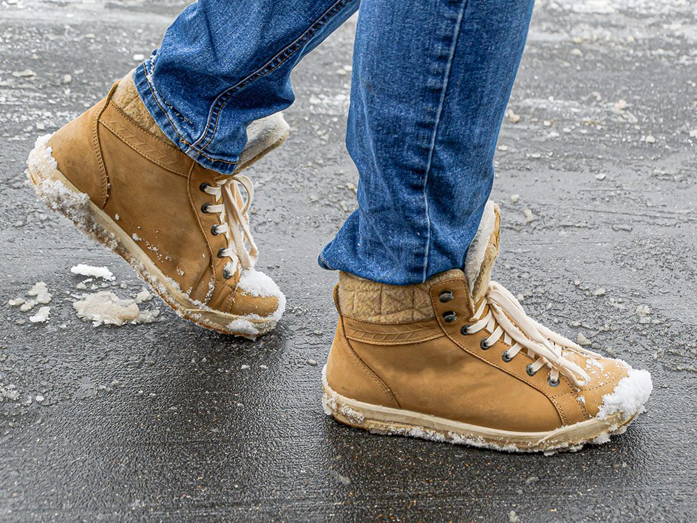 Prolongez la vie de vos bottes d'hiver pour économiser.