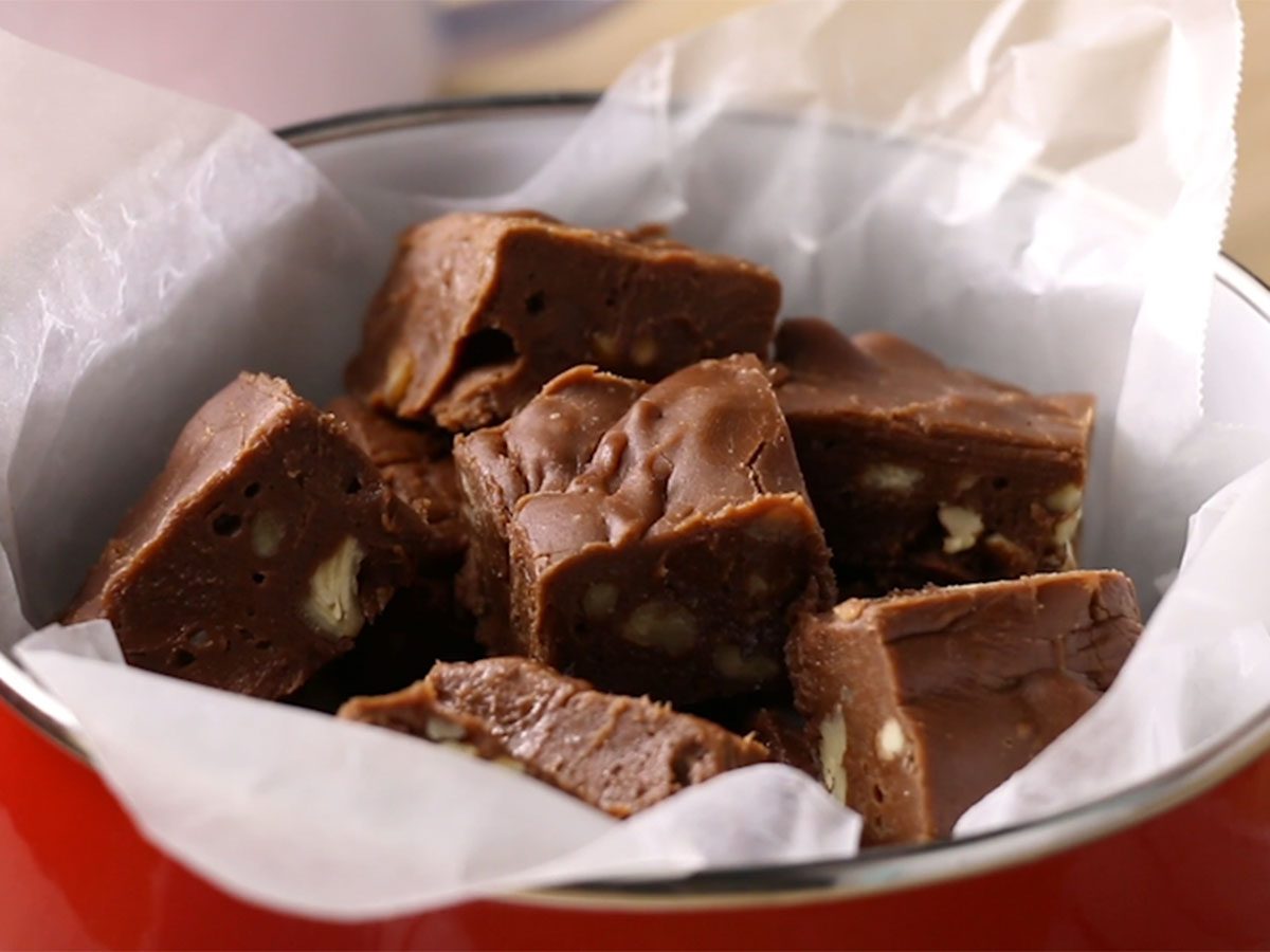 Recette de fudge aux trois chocolat.