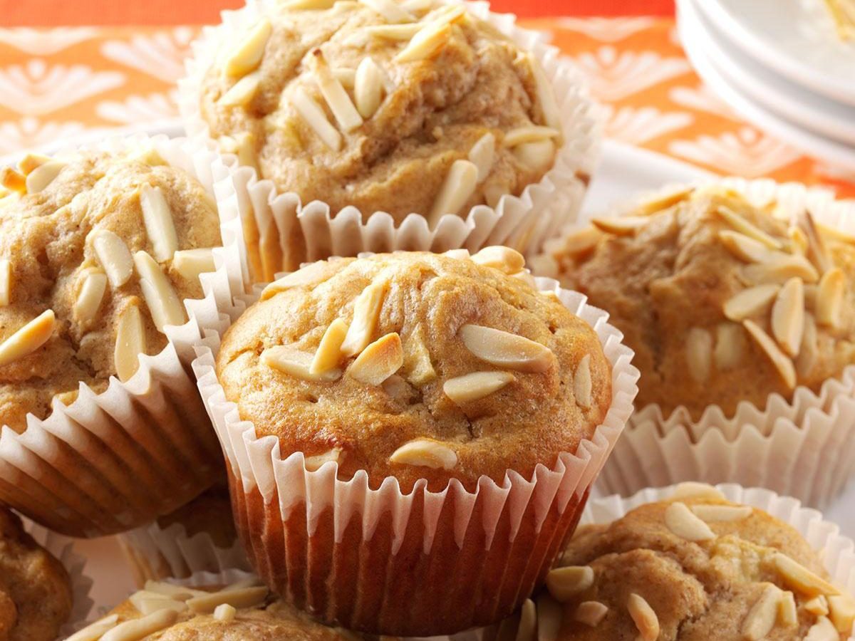 Recettes de muffins aux pommes et aux amandes.