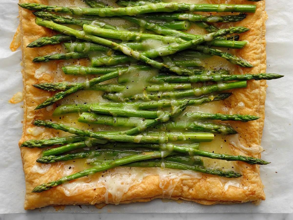 Recette de la tarte aux asperges et au fromage Fontina.