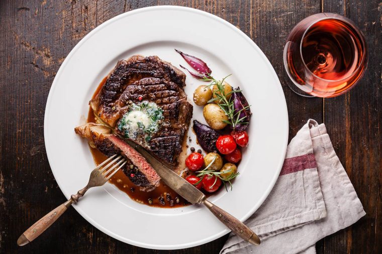 Roti De Filet De Bœuf Sauce Au Vin Rouge Selection Ca